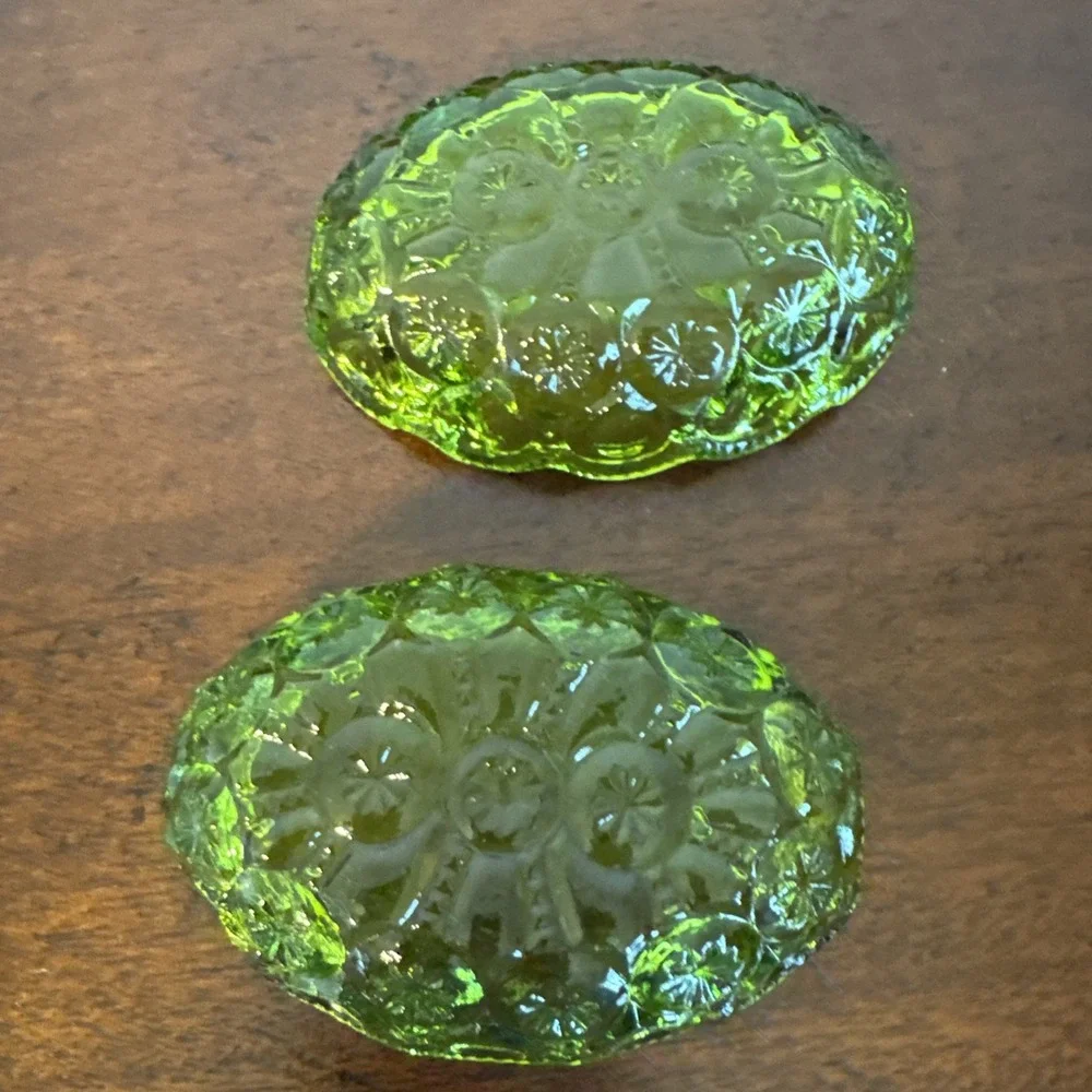 2 - 4.25" L.E. Smith MOON & STARS Green Glass Ashtray Trinket Vanity Dish VNTG - Picture 3 of 7